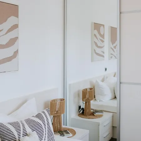 Villa Aurelia By Domus Mirus - Rooftop Cinema & Pool & 6 Minute Walk To Splitska
