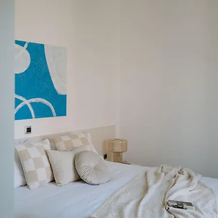 Aurelia By Domus Mirus - Rooftop Cinema & Pool & 6 Minute Walk To