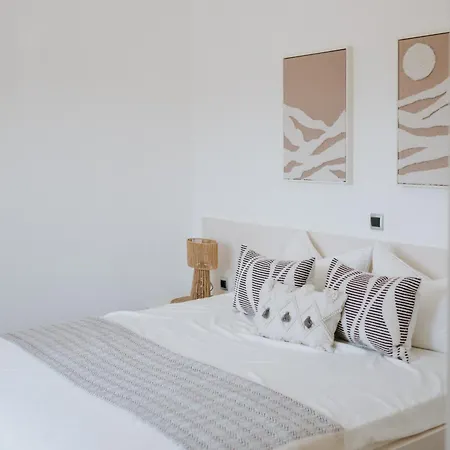 Aurelia By Domus Mirus - Rooftop Cinema & Pool & 6 Minute Walk To Villa