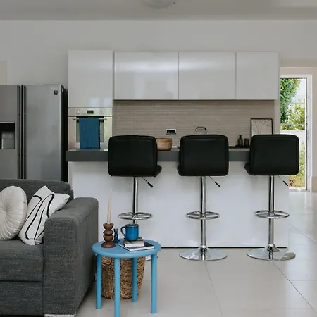 Aurelia By Domus Mirus - Rooftop Cinema & Pool & 6 Minute Walk To