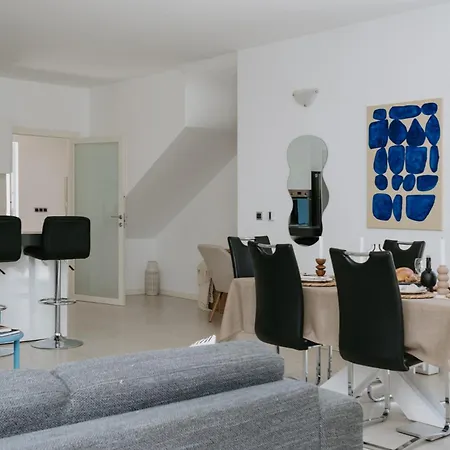 Villa Aurelia By Domus Mirus - Rooftop Cinema & Pool & 6 Minute Walk To